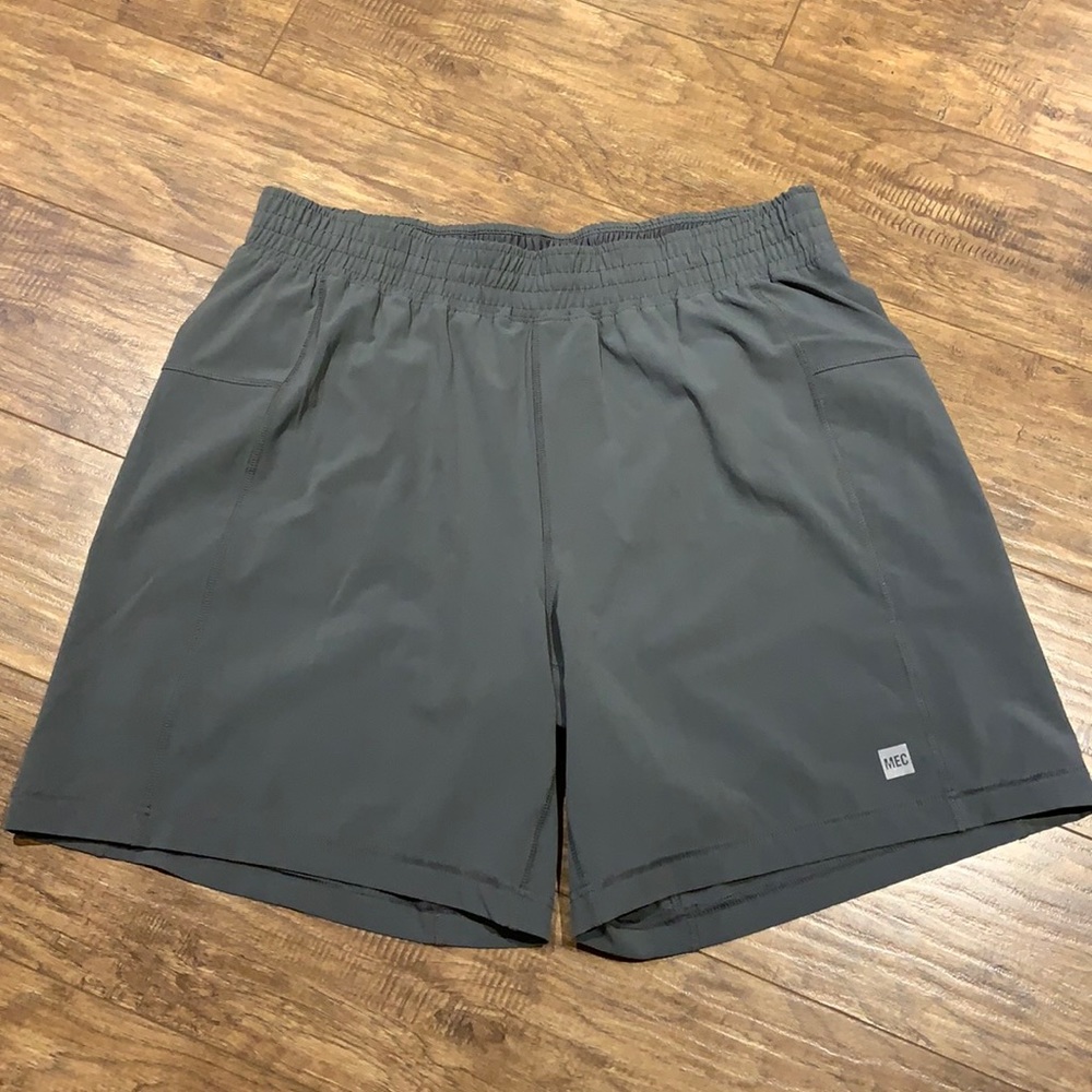 MEC men’s athletic shorts in grey